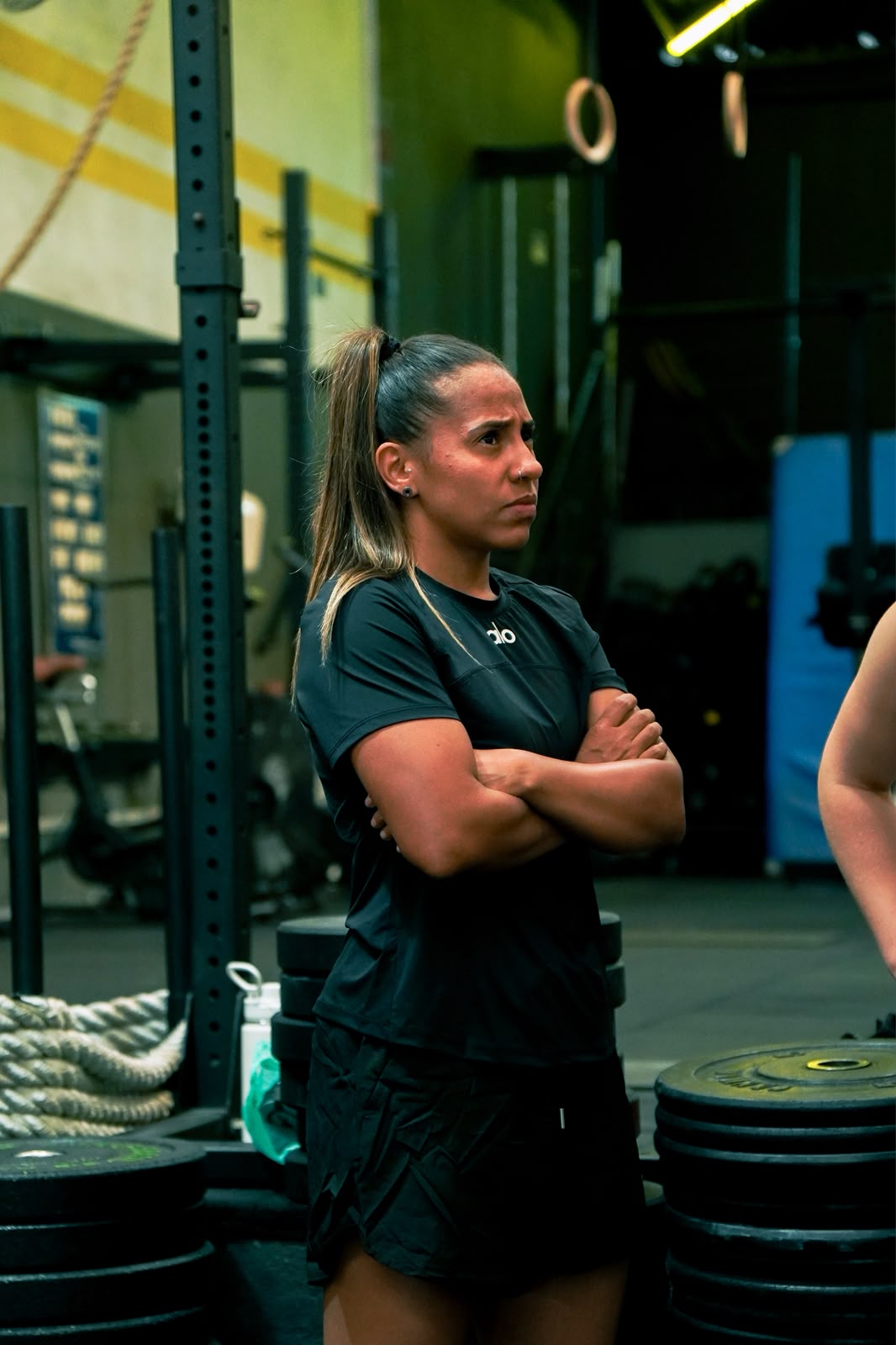 Thais Garcez concentrada entre uma etapa e outra do treino